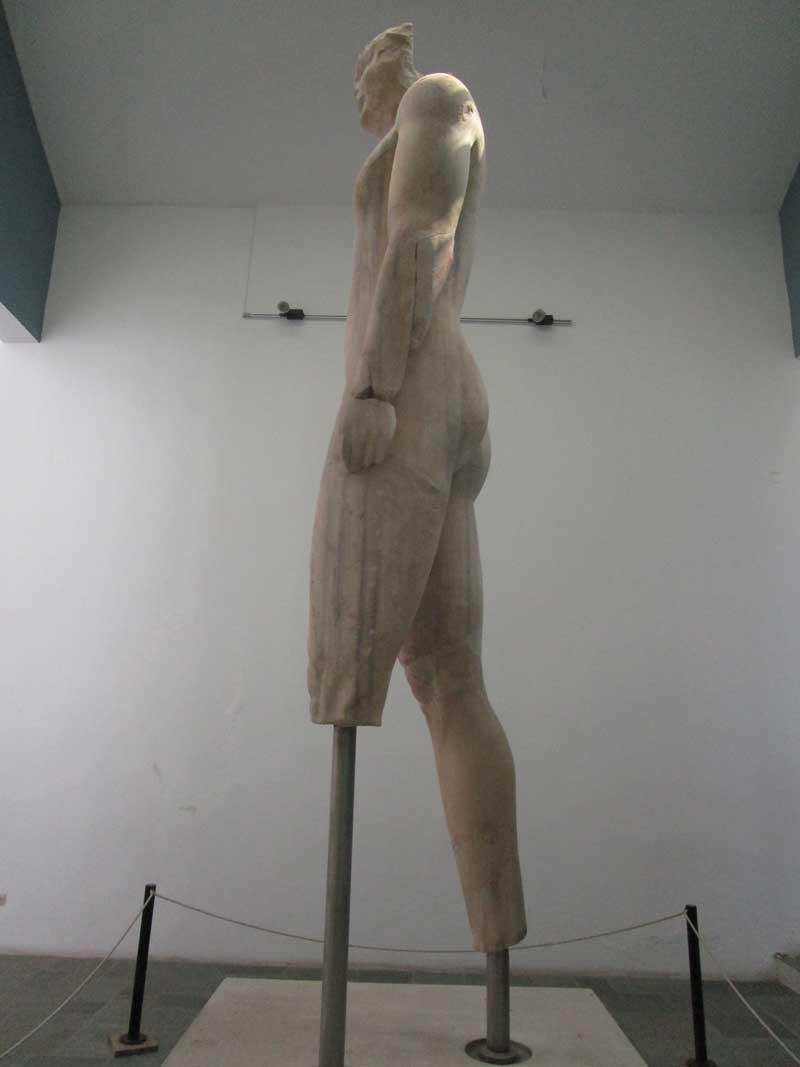Photo: Colossal kouros figure from the Heraion at Samos, ca. 580 B.C.E. Archeological Museum, Vathi, Samos, Greece.