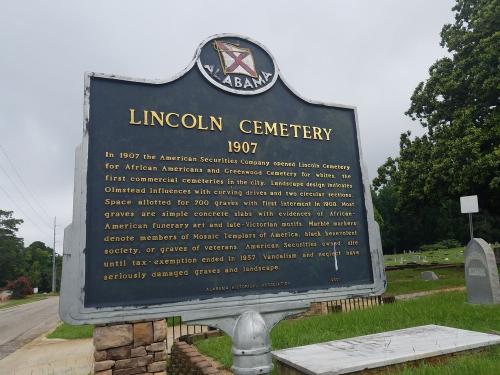 Photo of a 2001 plaque by the Alabama Historical Association summarizing the history of Lincoln Cemetery, established 1907